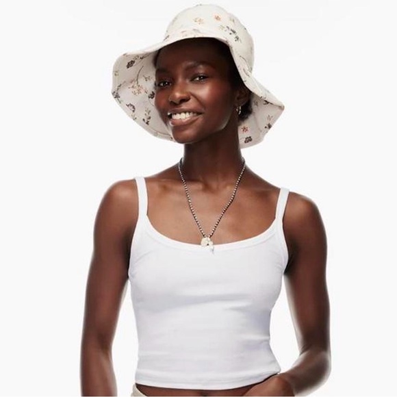 New with tags (NWT) Aritzia Wilfred Memory Bucket Hat light pink floral pattern - Picture 3 of 4